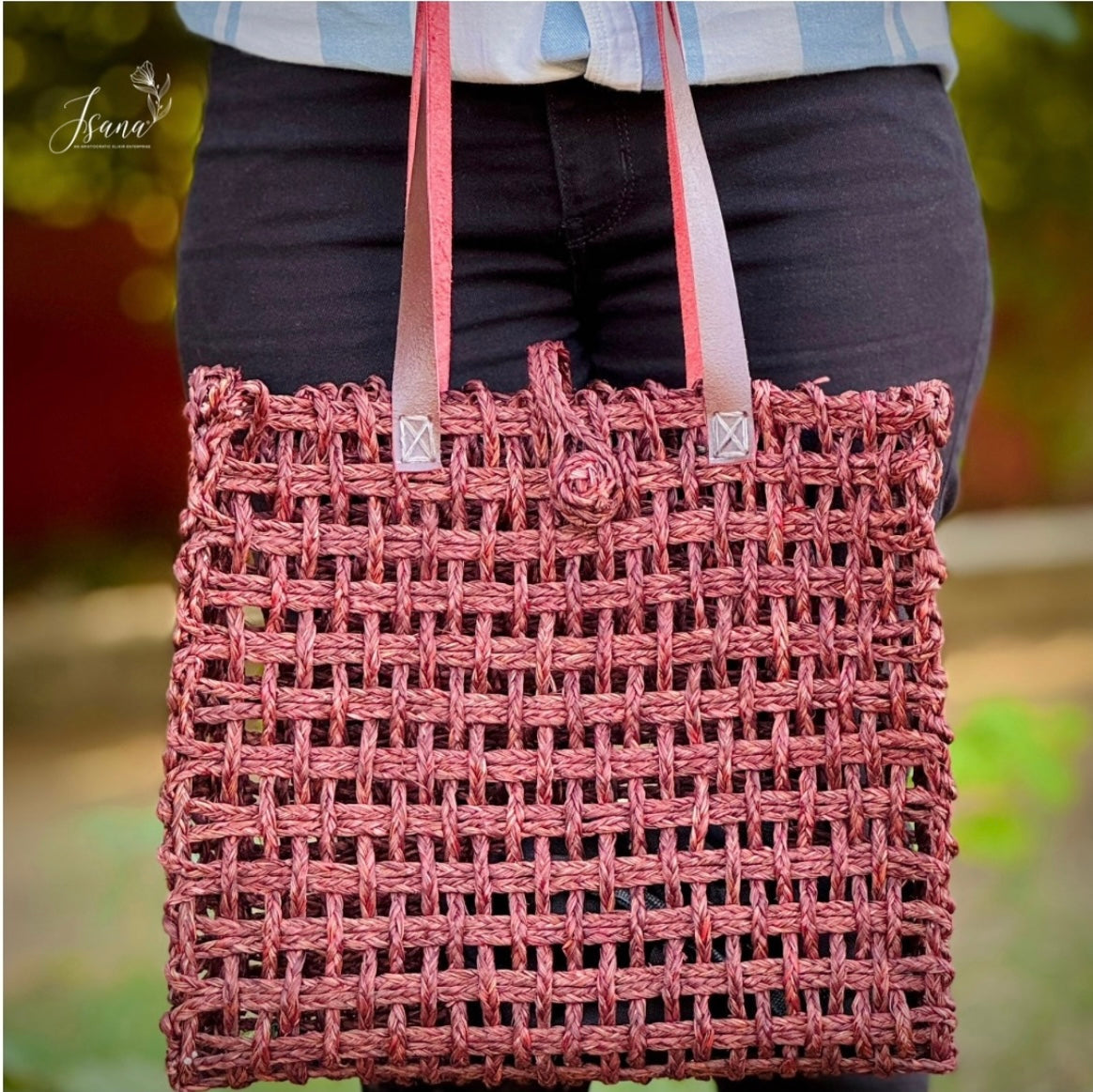 ISANA® SauraWeave Sabai Grass Mesh Tote – Handwoven Dusty Rose Bag